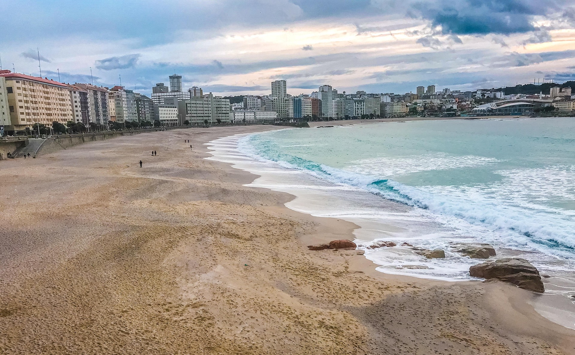 A Coruña - Playa de Riazor y paseo marítimo