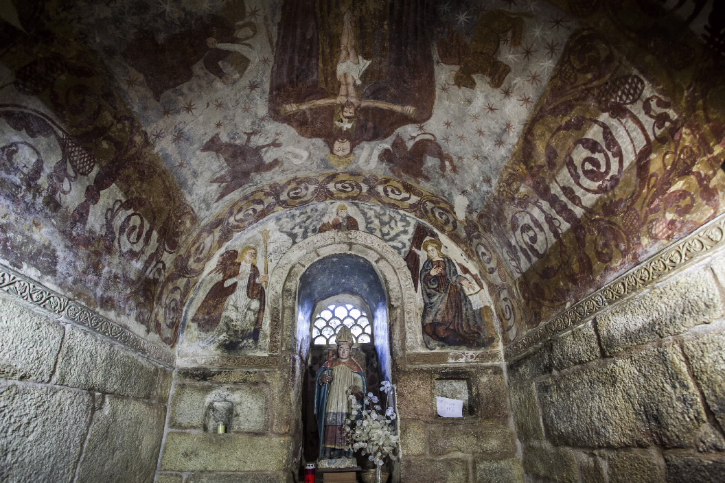 Interior Iglesia de Santa Comba de Bande