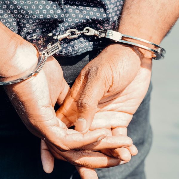 Va a Preguntar a la Policía y Acaba en Prisión