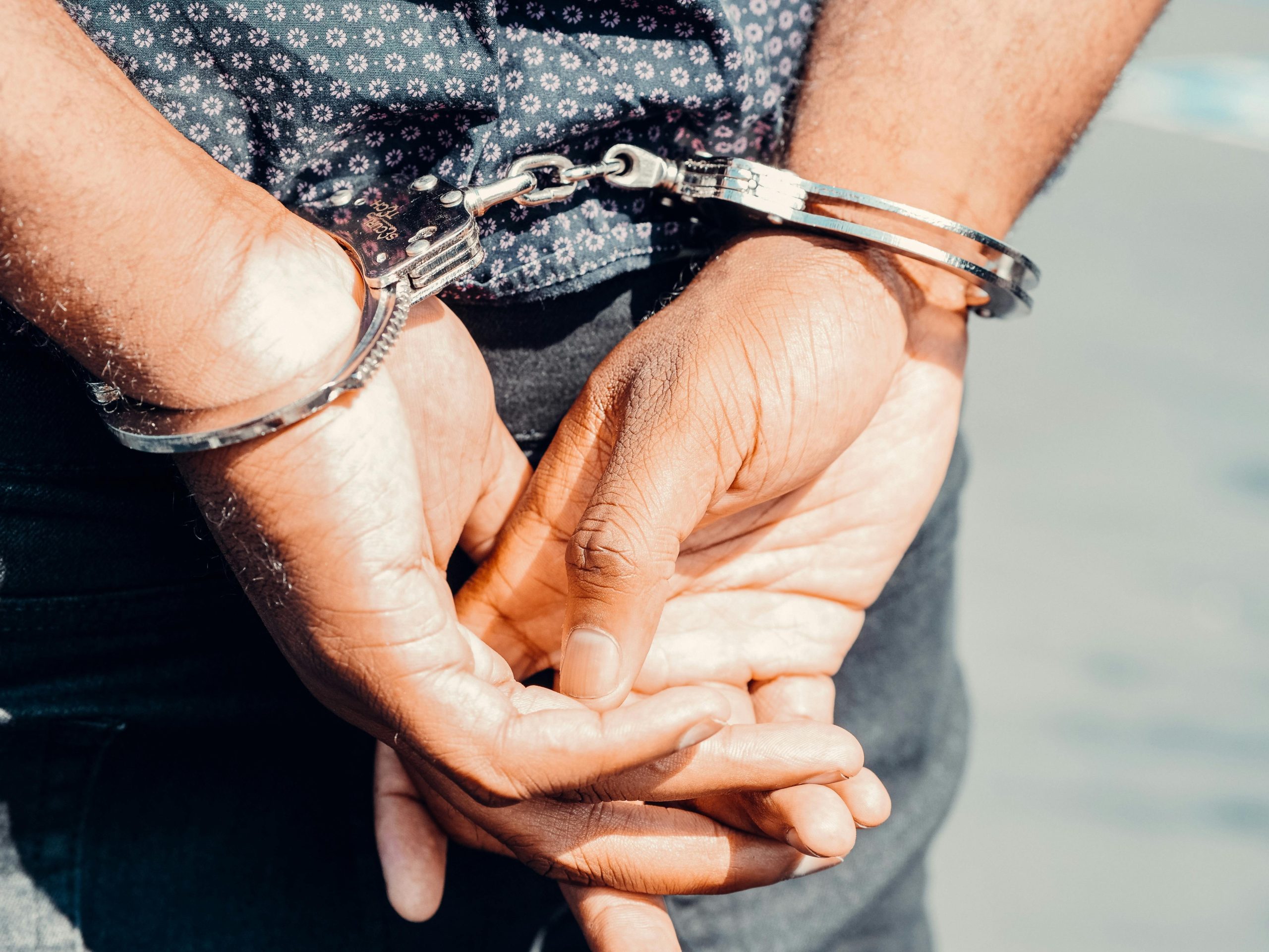 Va a Preguntar a la Policía y Acaba en Prisión