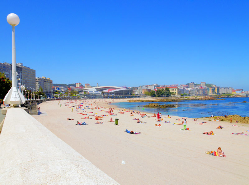 Planes con niños en A Coruña playa de riazor