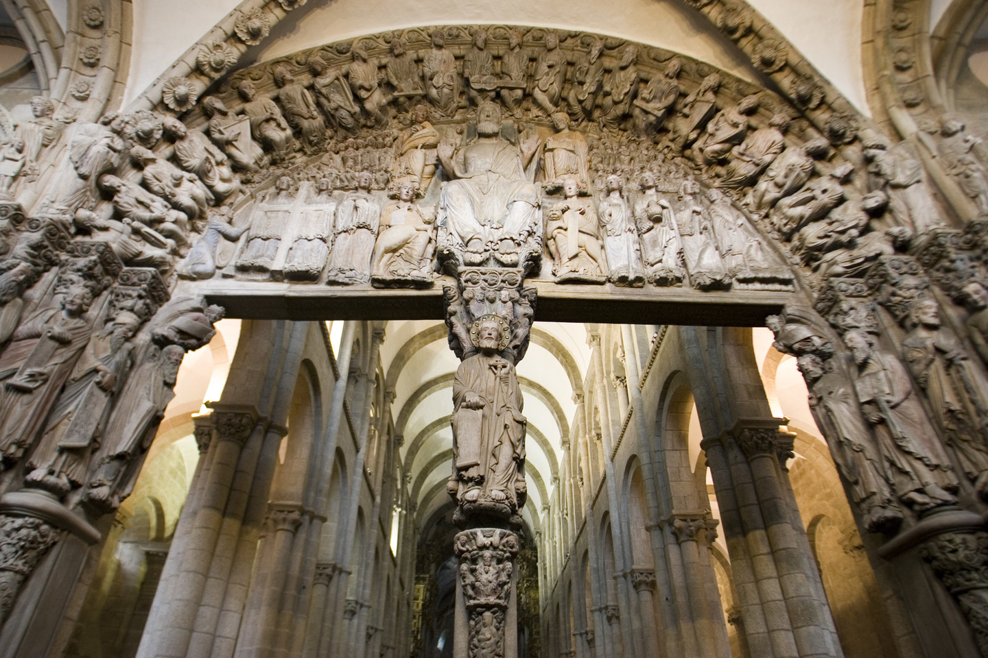 Los Franco devuelven estatuas a Santiago