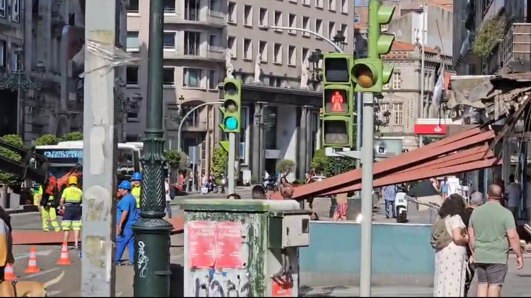 Accidente Grúa Vigo 2025: Vigas de Acero Caen en Policarpo Sanz