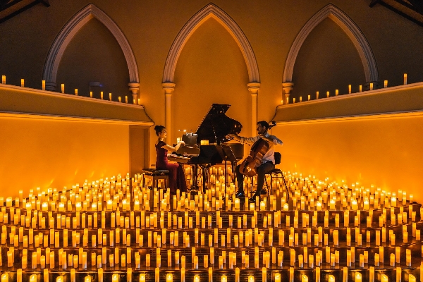 Disfruta del concierto Candlelight: Coldplay vs. Imagine Dragons el 21 de noviembre de 2025 en el Círculo de las Artes de Lugo. Un cuarteto de cuerda, dos pases y una experiencia musical mágica a la luz de las velas.