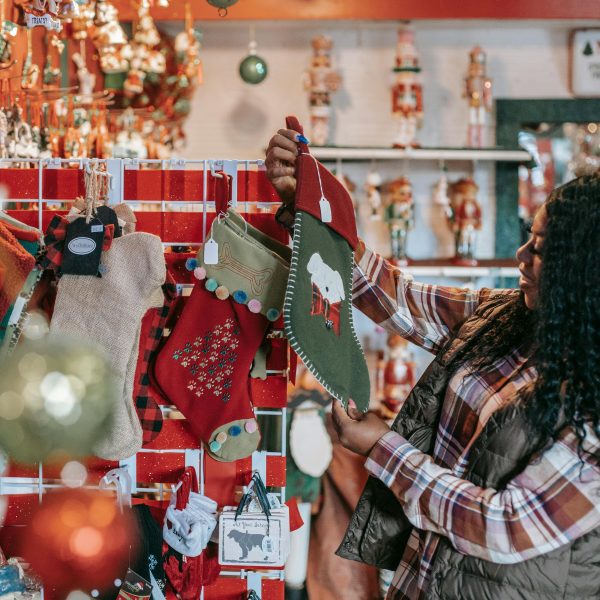 Estas navidades compra local: apoya a nuestros comercios y refuerza la economía nacional