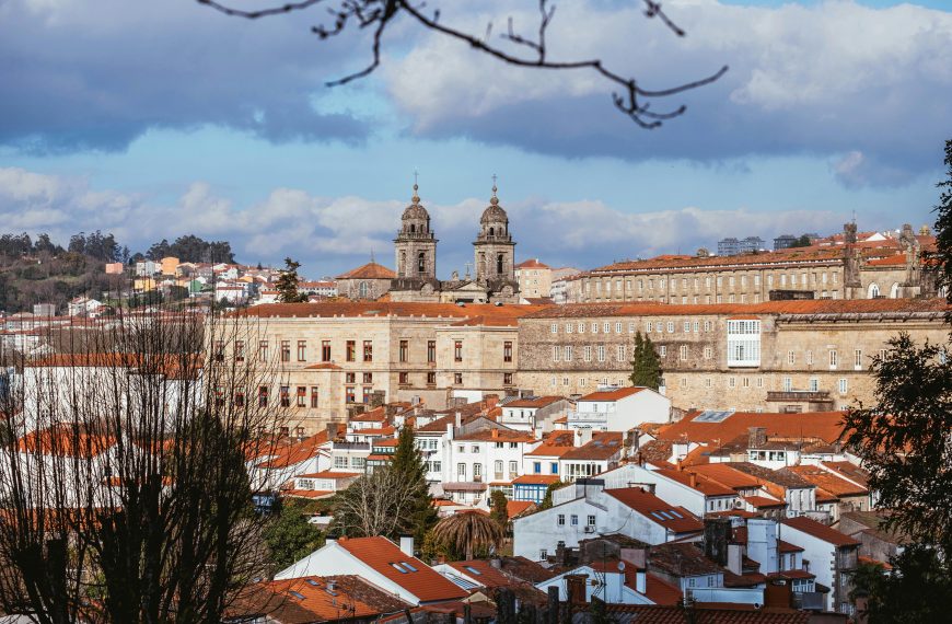 Camino de Santiago en otoño: colores, sabores y calma en la ruta del peregrino
