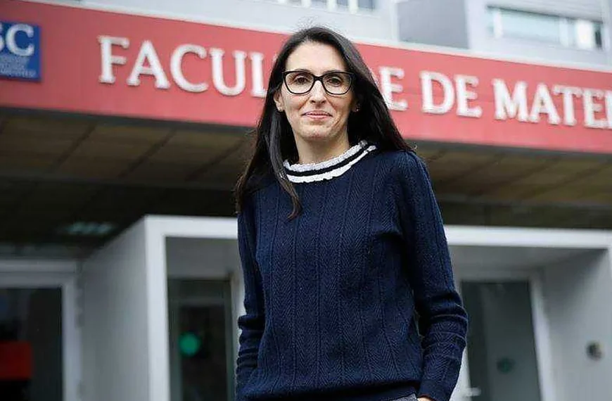 Rosa Crujeiras se convierte en la primera rectora de Galicia tras imponerse en las elecciones de la Universidade de Santiago.