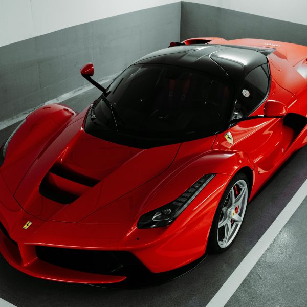 Cambados quiere convertirse en la capital del turismo exclusivo en Galicia tras la visita del Club Ferrari España