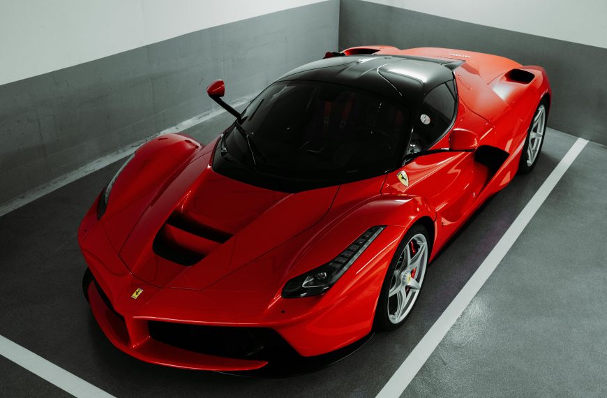 Cambados quiere convertirse en la capital del turismo exclusivo en Galicia tras la visita del Club Ferrari España