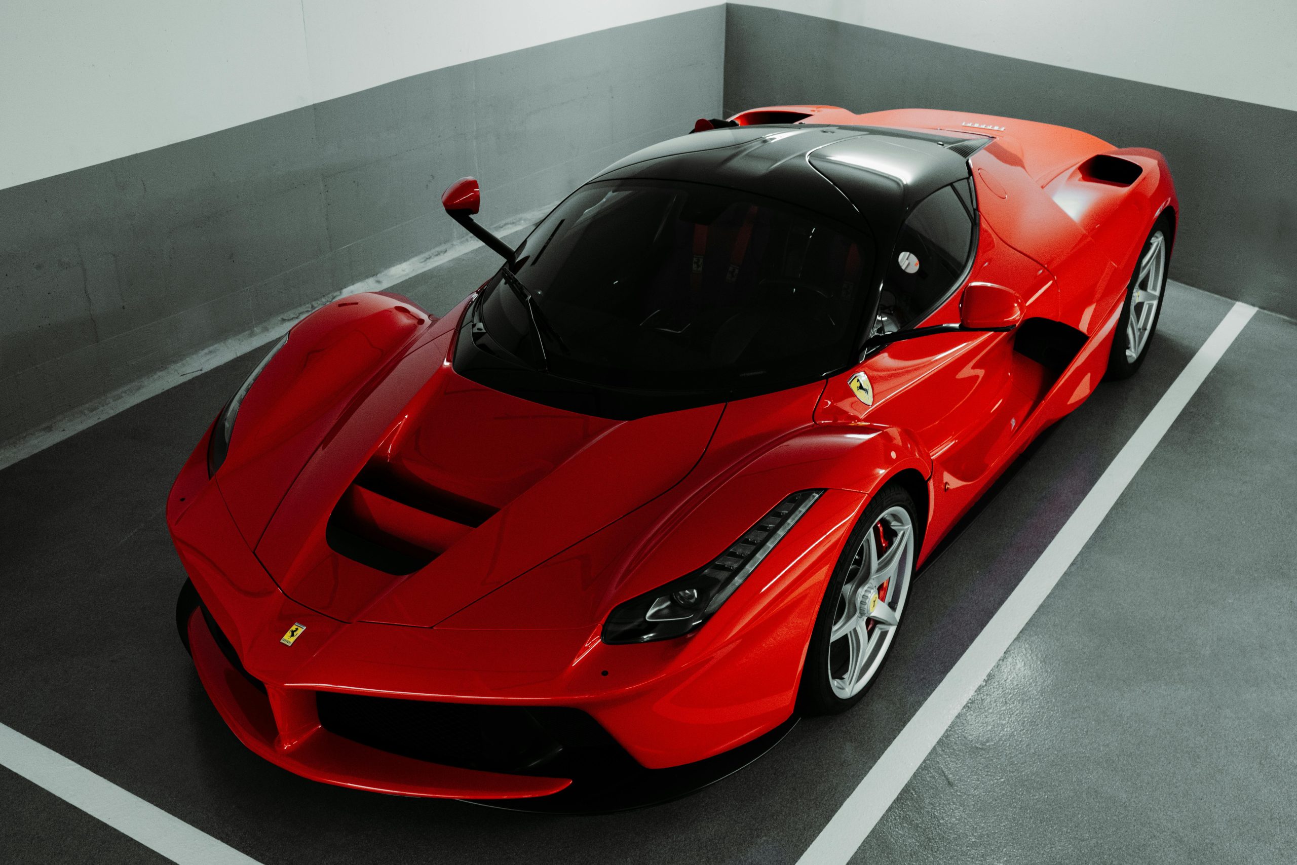 Cambados quiere convertirse en la capital del turismo exclusivo en Galicia tras la visita del Club Ferrari España