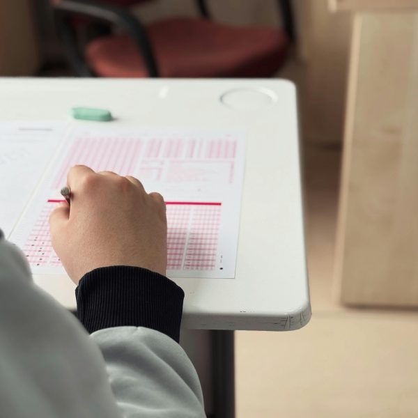Selectividad en Galicia: DNI digital sí, móvil no en el examen