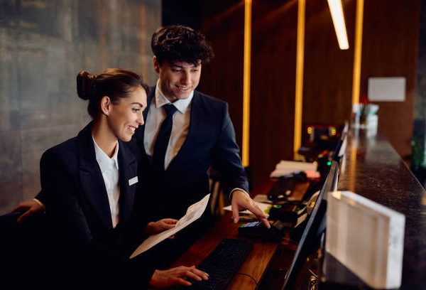 Estabilidad y desarrollo laboral en el sector hostelero autonómico