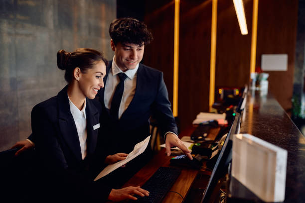 Estabilidad y desarrollo laboral en el sector hostelero autonómico