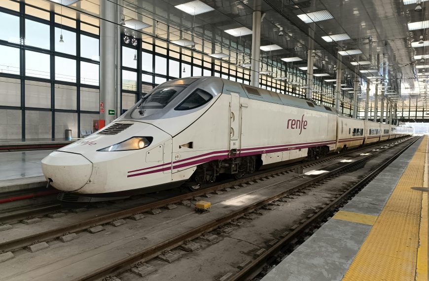 Renfe anuncia un plan de choque para mejorar la puntualidad de Vigo a Barcelona