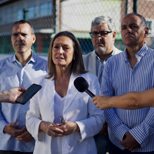 Luisa Sánchez insta a Caballero a reducir las tasas y los impuestos municipales para mitigar el impacto del aumento del coste de la vida para los habitantes de Vigo.