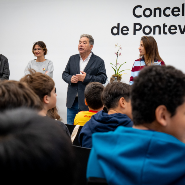 El Ayuntamiento de Pontevedra pone en marcha la primera edición de «Pontevedra Consumes Sport», un encuentro entre escolares y deportistas locales.