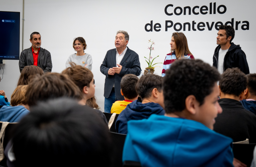 El Ayuntamiento de Pontevedra pone en marcha la primera edición de «Pontevedra Consumes Sport», un encuentro entre escolares y deportistas locales.